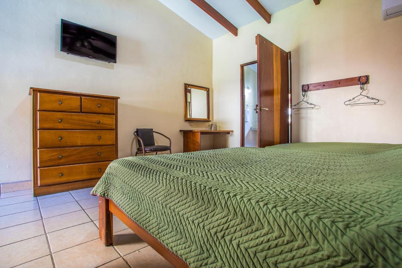 Hotel La Hacienda Quesada  Extérieur photo